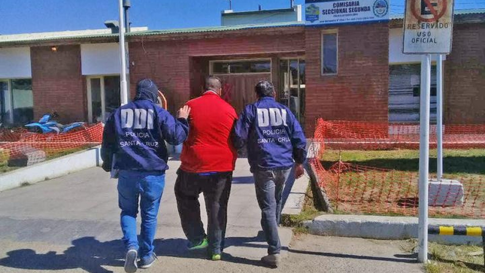 Detienen a un profesor de música por distribuir pornografía infantil en Caleta Olivia